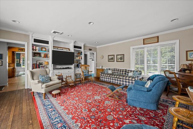 220 Shadowood Lane, Northfield, IL 60093