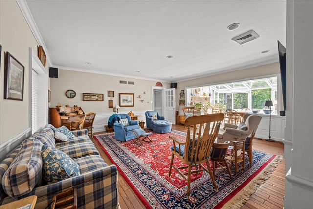 220 Shadowood Lane, Northfield, IL 60093
