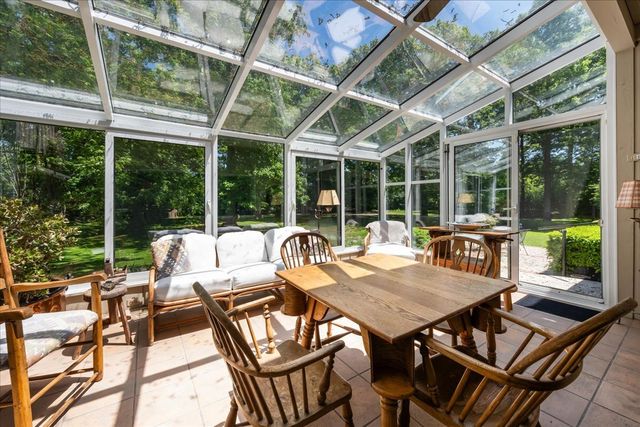 220 Shadowood Lane, Northfield, IL 60093