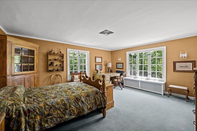 220 Shadowood Lane, Northfield, IL 60093