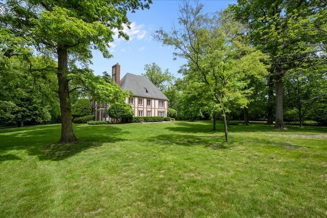 220 Shadowood Lane, Northfield, IL 60093