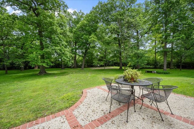 220 Shadowood Lane, Northfield, IL 60093