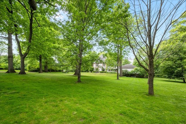 220 Shadowood Lane, Northfield, IL 60093