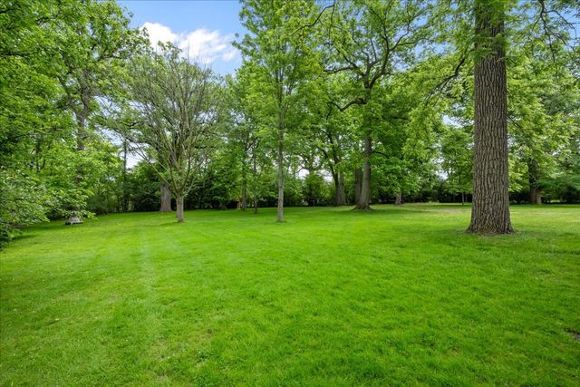 220 Shadowood Lane, Northfield, IL 60093