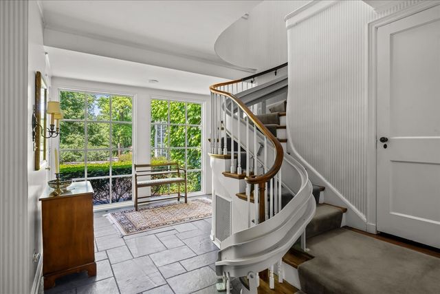 220 Shadowood Lane, Northfield, IL 60093