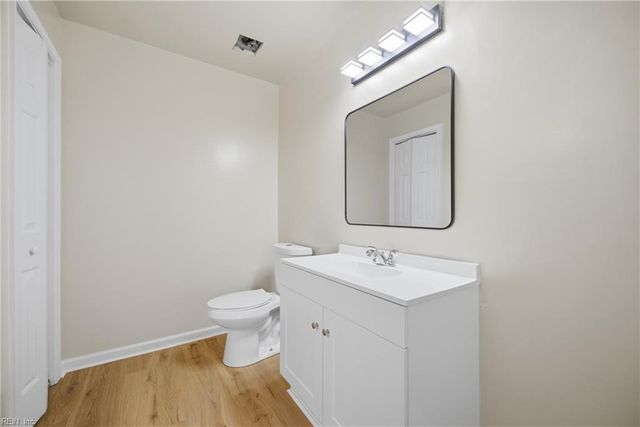 1301 Pinecroft LN, Chesapeake, VA 23323