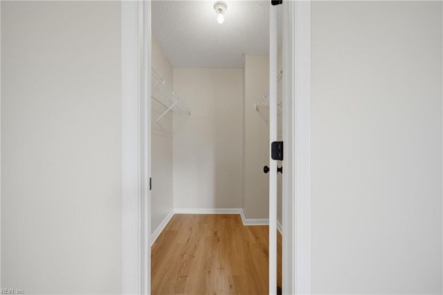 1301 Pinecroft LN, Chesapeake, VA 23323