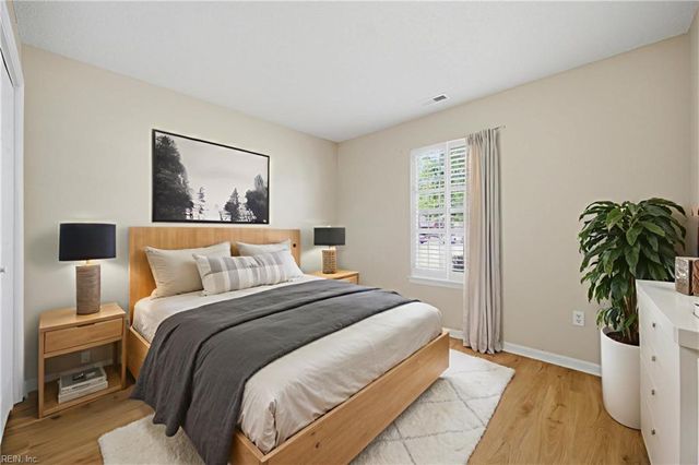 1301 Pinecroft LN, Chesapeake, VA 23323