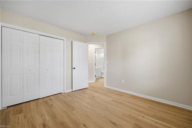 1301 Pinecroft LN, Chesapeake, VA 23323