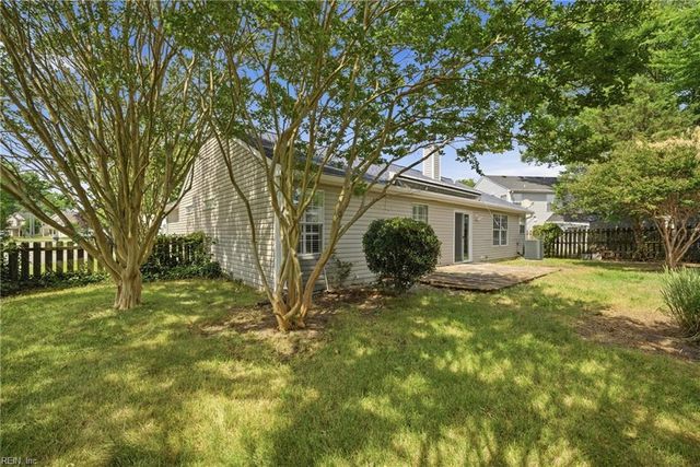 1301 Pinecroft LN, Chesapeake, VA 23323