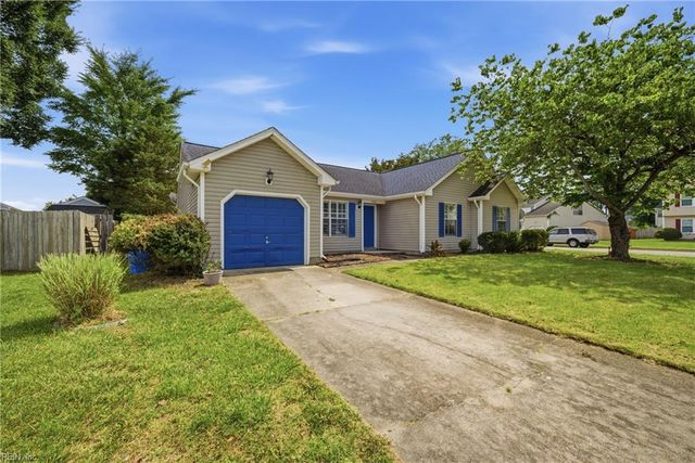 1301 Pinecroft LN, Chesapeake, VA 23323