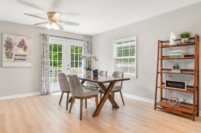 1236 S Brazos Street, Weatherford, TX 76086