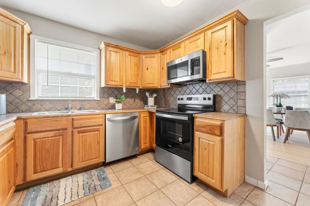 1236 S Brazos Street, Weatherford, TX 76086