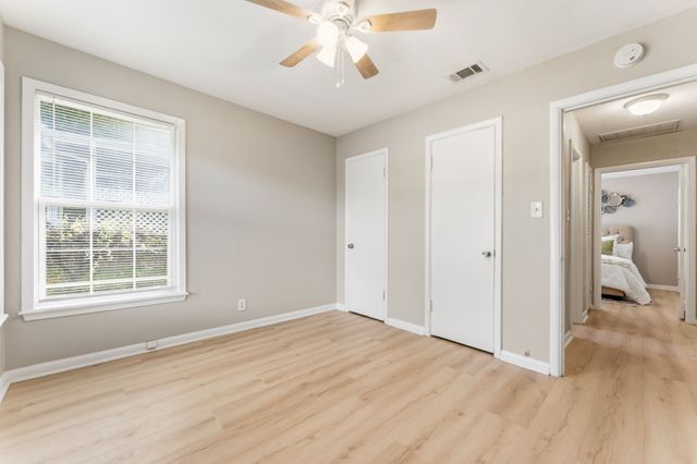 1236 S Brazos Street, Weatherford, TX 76086