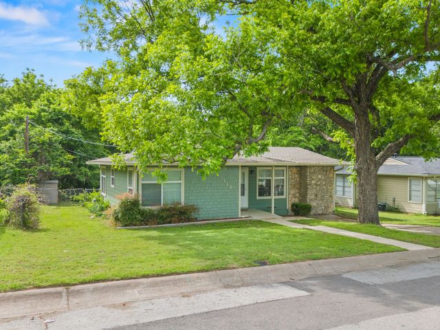 1236 S Brazos Street, Weatherford, TX 76086