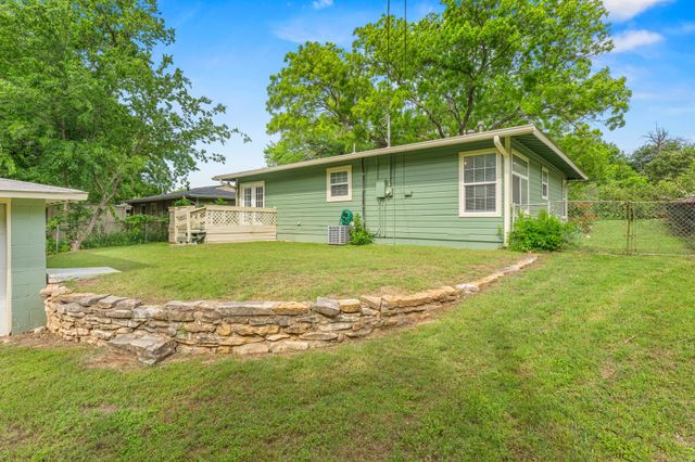 1236 S Brazos Street, Weatherford, TX 76086