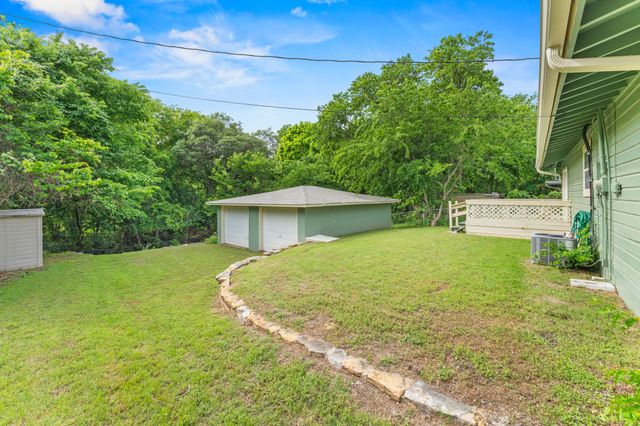 1236 S Brazos Street, Weatherford, TX 76086