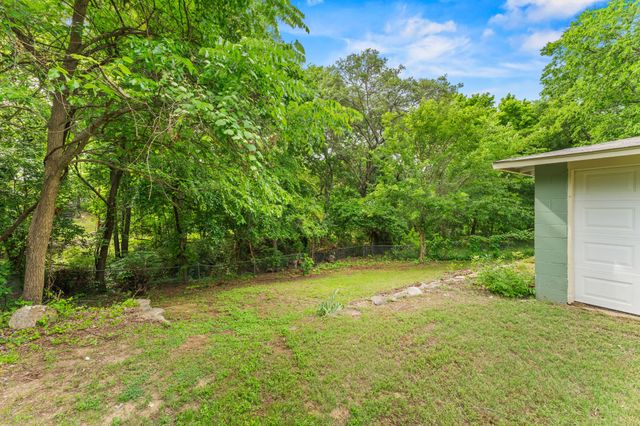 1236 S Brazos Street, Weatherford, TX 76086