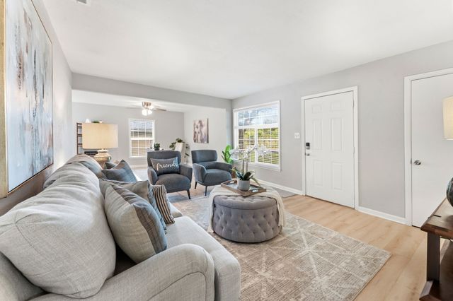 1236 S Brazos Street, Weatherford, TX 76086