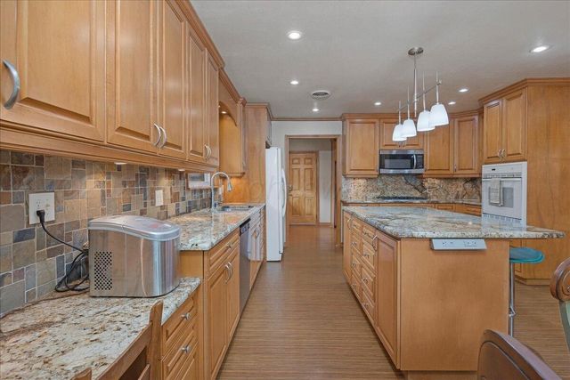 6215 ELMHURST Road, Amarillo, TX 79106