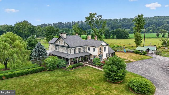 1505 W KINGS HWY, Gap, PA 17527