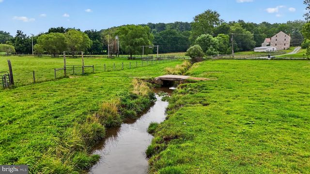 1505 W KINGS HWY, Gap, PA 17527