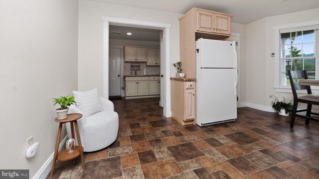 1505 W KINGS HWY, Gap, PA 17527
