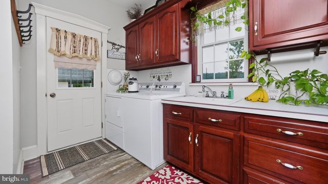 1505 W KINGS HWY, Gap, PA 17527