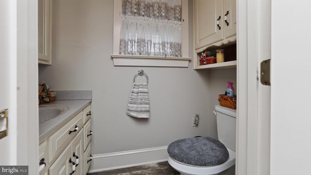 1505 W KINGS HWY, Gap, PA 17527