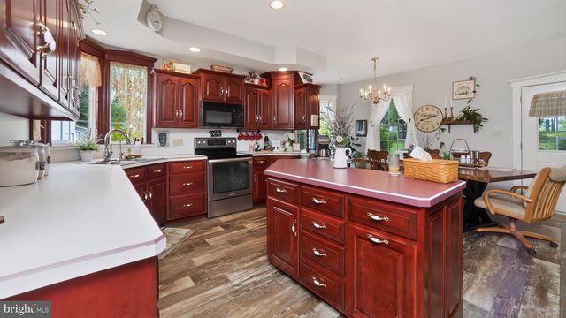 1505 W KINGS HWY, Gap, PA 17527