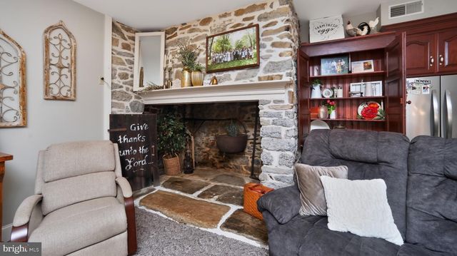 1505 W KINGS HWY, Gap, PA 17527