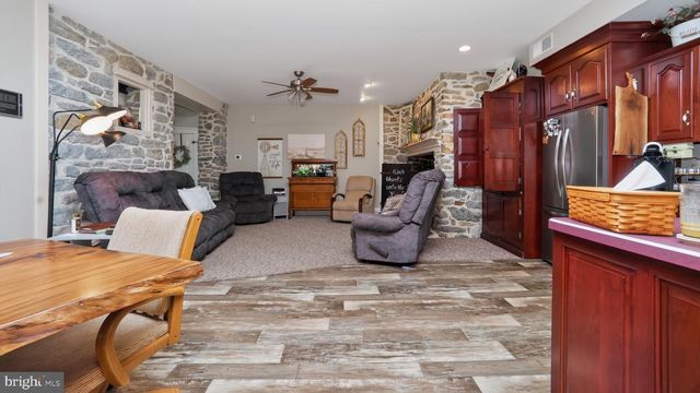 1505 W KINGS HWY, Gap, PA 17527