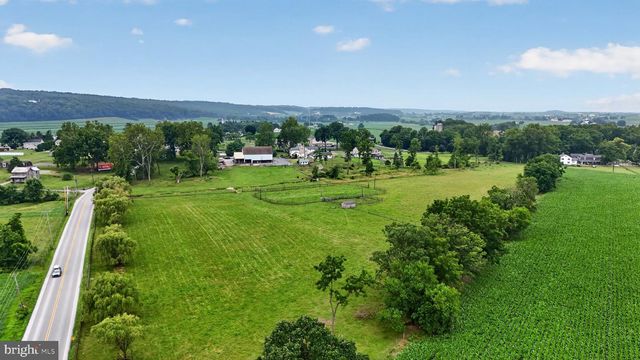 1505 W KINGS HWY, Gap, PA 17527