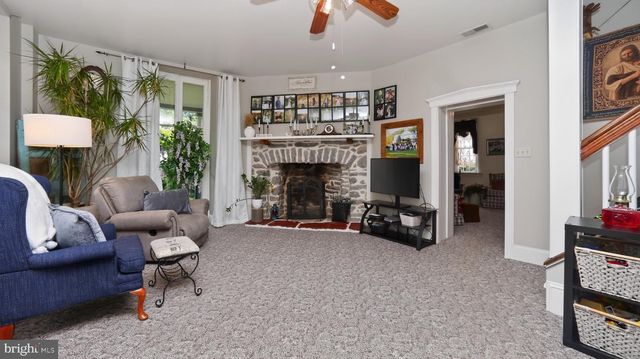 1505 W KINGS HWY, Gap, PA 17527