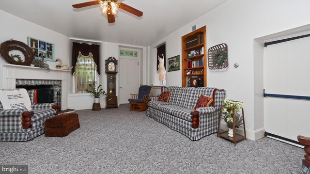 1505 W KINGS HWY, Gap, PA 17527