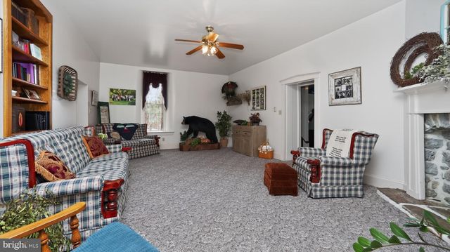 1505 W KINGS HWY, Gap, PA 17527
