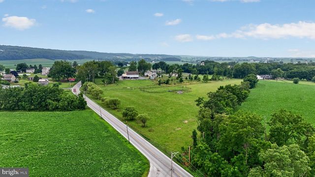 1505 W KINGS HWY, Gap, PA 17527