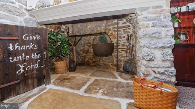 1505 W KINGS HWY, Gap, PA 17527