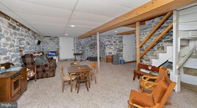 1505 W KINGS HWY, Gap, PA 17527