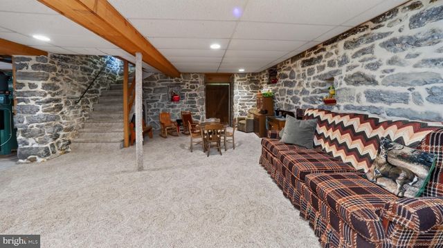 1505 W KINGS HWY, Gap, PA 17527