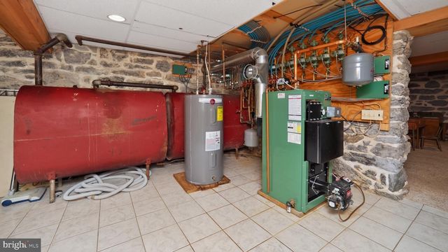1505 W KINGS HWY, Gap, PA 17527