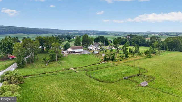 1505 W KINGS HWY, Gap, PA 17527