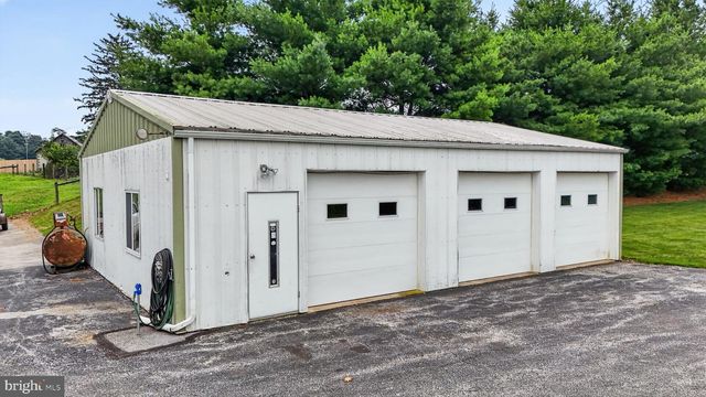1505 W KINGS HWY, Gap, PA 17527
