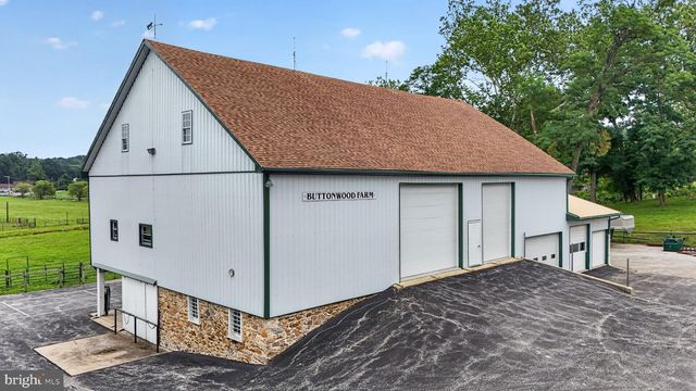 1505 W KINGS HWY, Gap, PA 17527