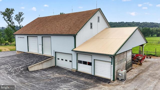 1505 W KINGS HWY, Gap, PA 17527