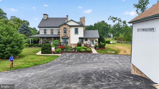 1505 W KINGS HWY, Gap, PA 17527