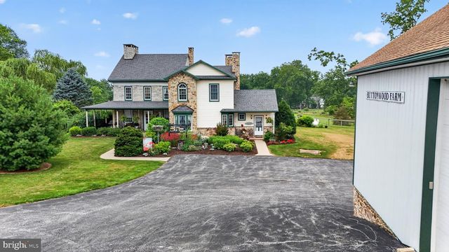 1505 W KINGS HWY, Gap, PA 17527