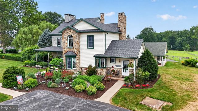 1505 W KINGS HWY, Gap, PA 17527