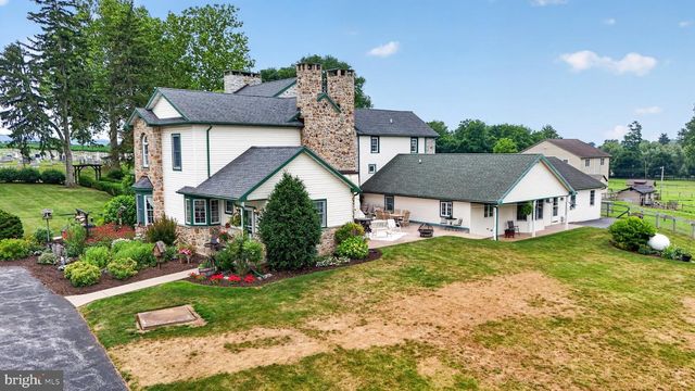 1505 W KINGS HWY, Gap, PA 17527