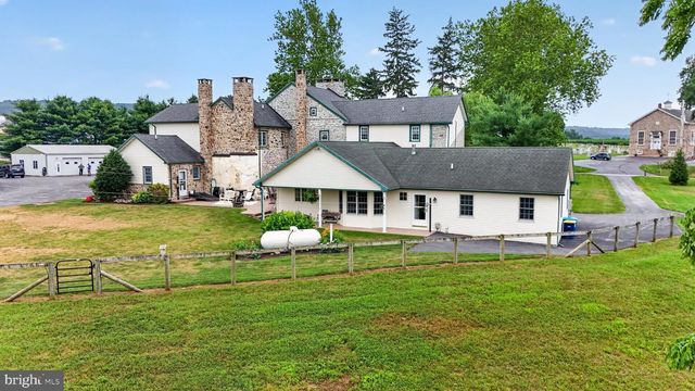 1505 W KINGS HWY, Gap, PA 17527